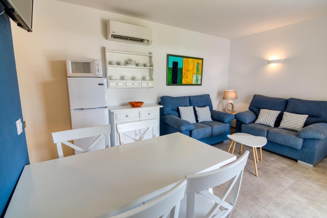 Apartamentos Las Golondrinas Cala'N Bosch  Extérieur photo